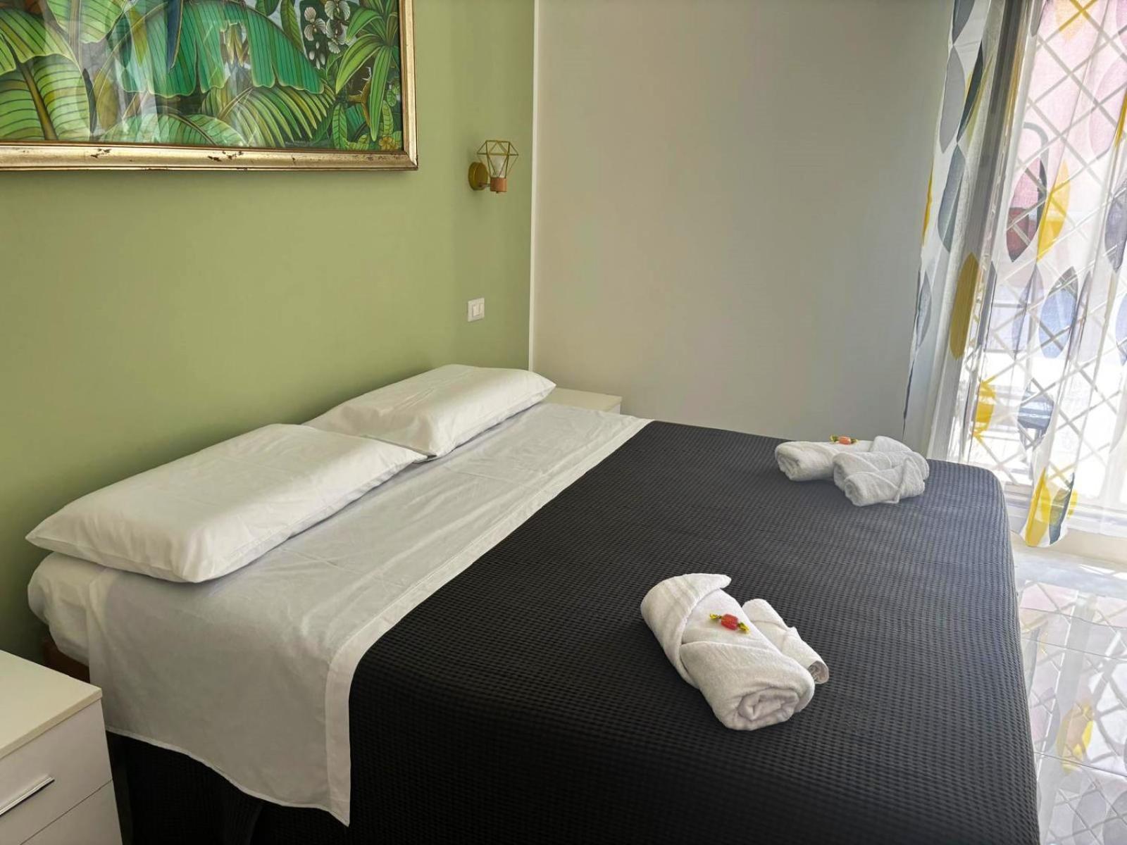 Hotel La Terrazza Di Stefy à Acilia Extérieur photo